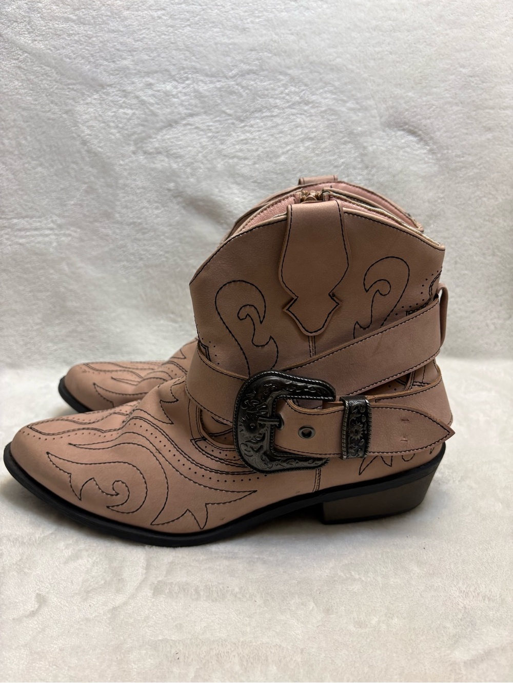 Women’s Western Ankle Boots in Blush with Embroidered Detail Sz  9W